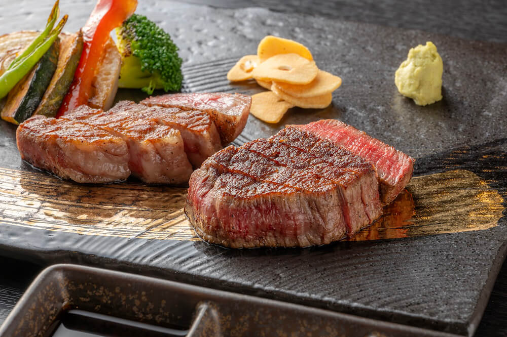 宮崎牛サーロインと上ヒレの食べ比べも登場、人気メニューを堪能する特別なランチコース〈カード会員様限定メニュー〉